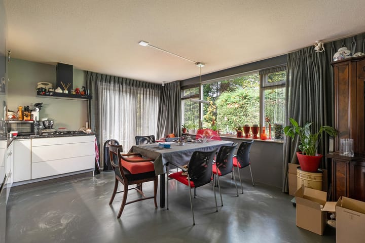 Foto 37 van van Limburg Stirumstraat 2