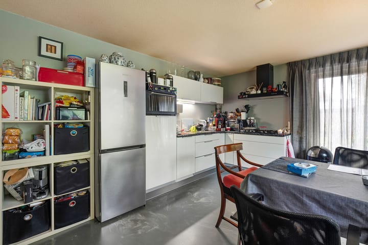 Foto 38 van van Limburg Stirumstraat 2