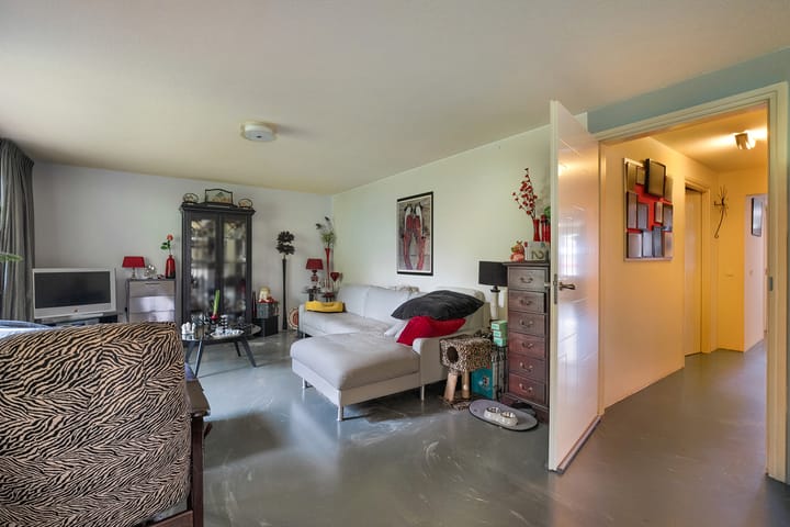 Foto 40 van van Limburg Stirumstraat 2