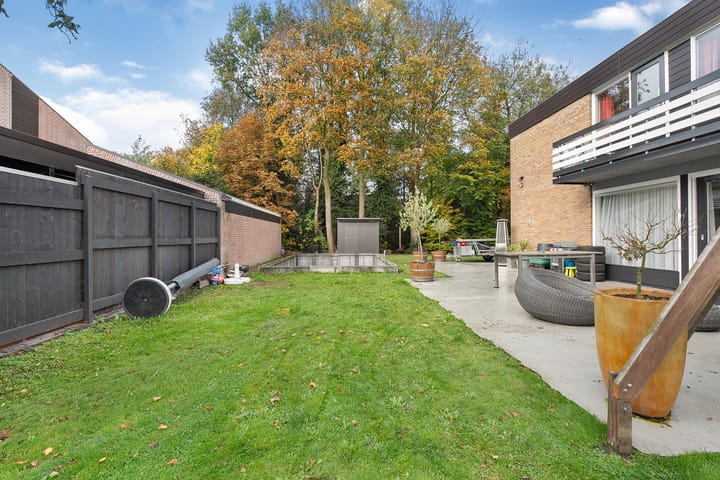 Foto 42 van van Limburg Stirumstraat 2