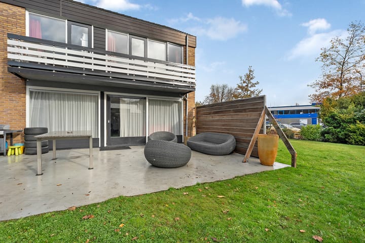 Foto 43 van van Limburg Stirumstraat 2