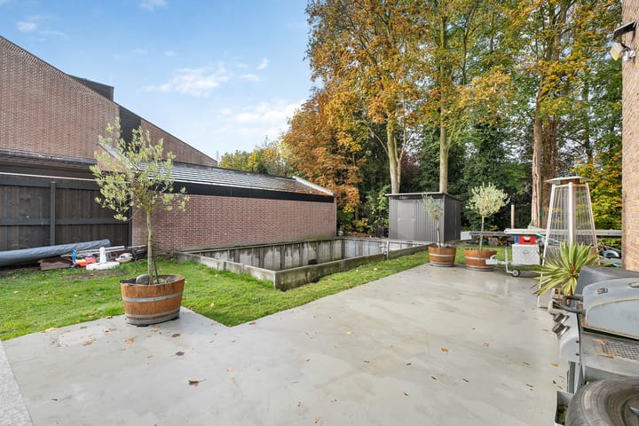 Foto 44 van van Limburg Stirumstraat 2