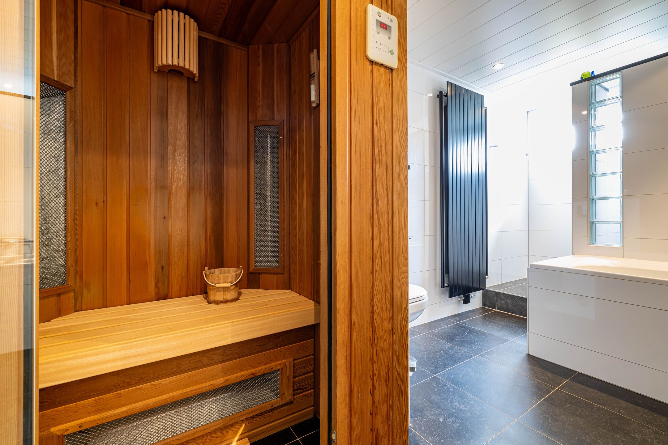 Foto 21 van Broderie 7