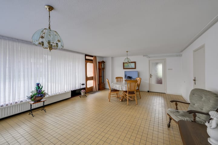 Photo 13 of Julianastraat 75