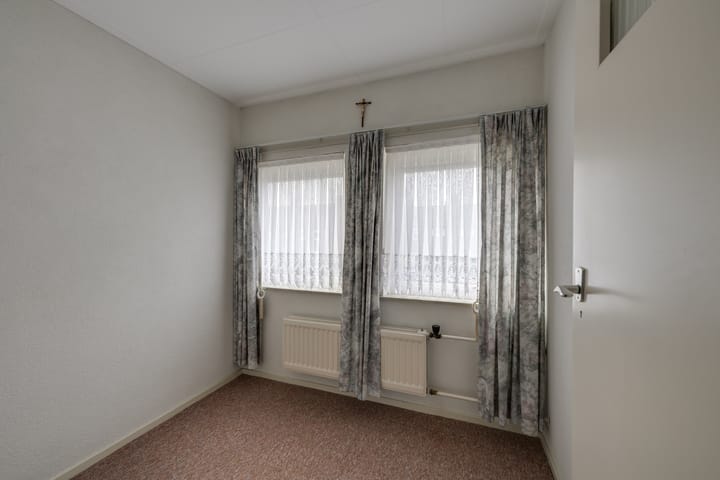 Photo 20 of Julianastraat 75