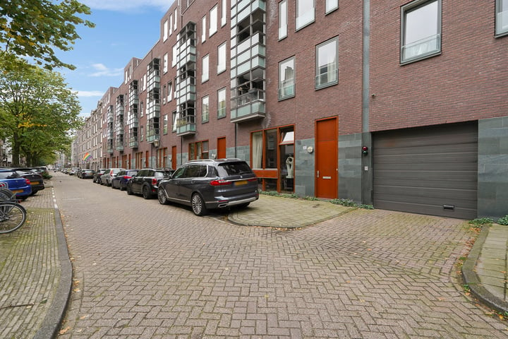 Bekijk foto 40 van Tolstraat 4-B