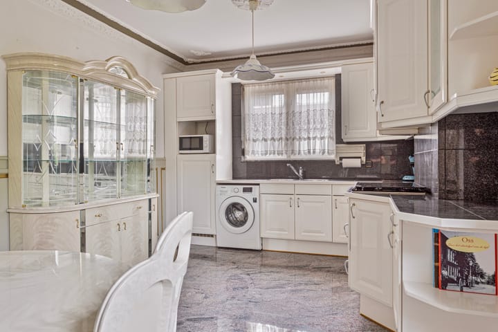 Photo 18 of Burgemeester van den Elzenlaan 7