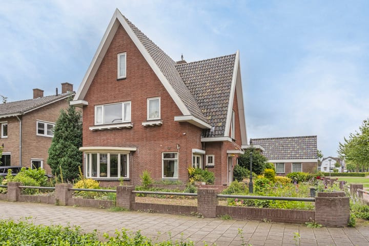 Photo 46 of Burgemeester van den Elzenlaan 7