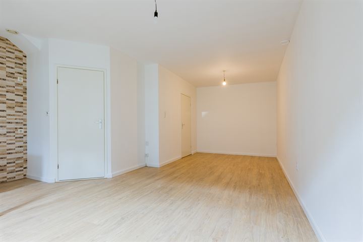 View photo 4 of Groen van Prinstererstraat 69-B