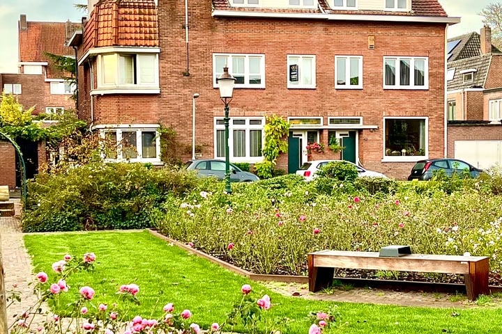 View photo 1 of Ruijs de Beerenbrouckstraat 2