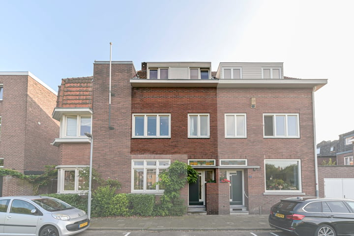 View photo 2 of Ruijs de Beerenbrouckstraat 2