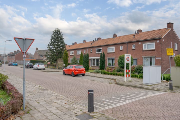 Foto 8 van Meidoornstraat 5