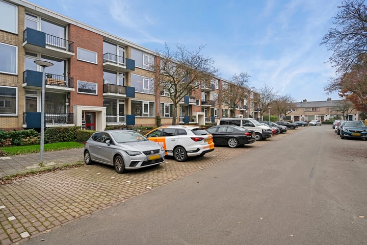 View photo 15 of Groen van Prinstererlaan 71