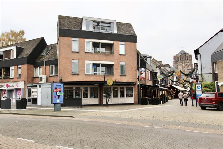 View photo 2 of Mathildastraat 13-F