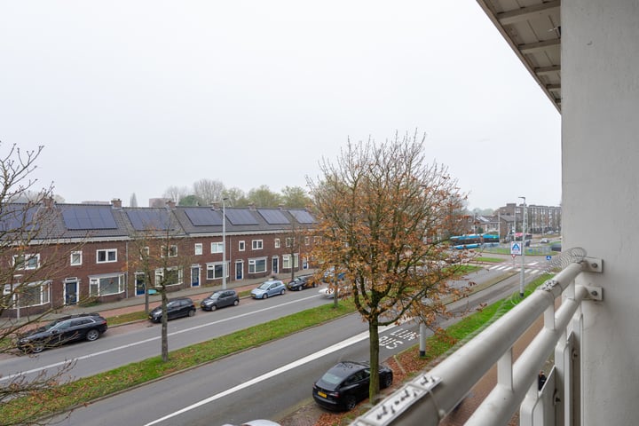 View photo 14 of Huissensestraat 46-3