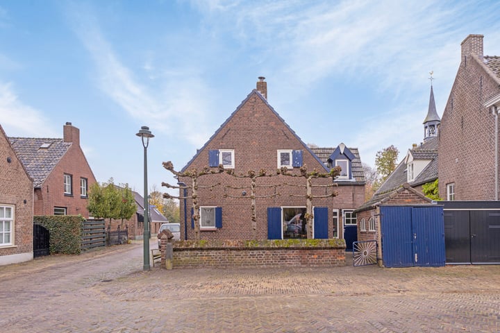 View photo 2 of Dorpstraat 4