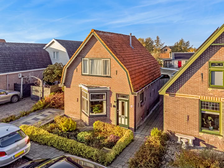 Foto 1 van van Velzenstraat 6