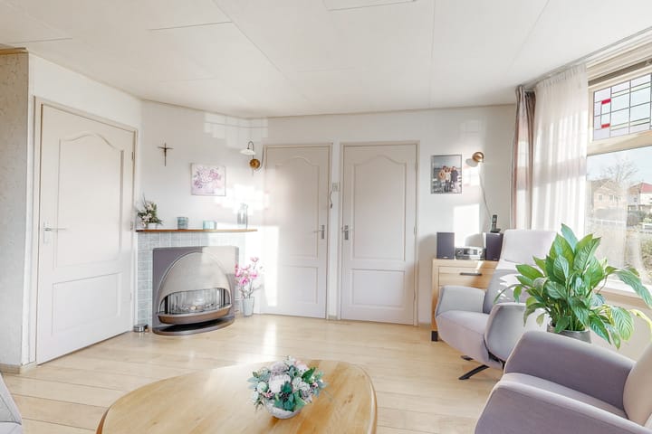 Foto 7 van van Velzenstraat 6