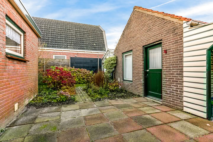 Foto 22 van van Velzenstraat 6