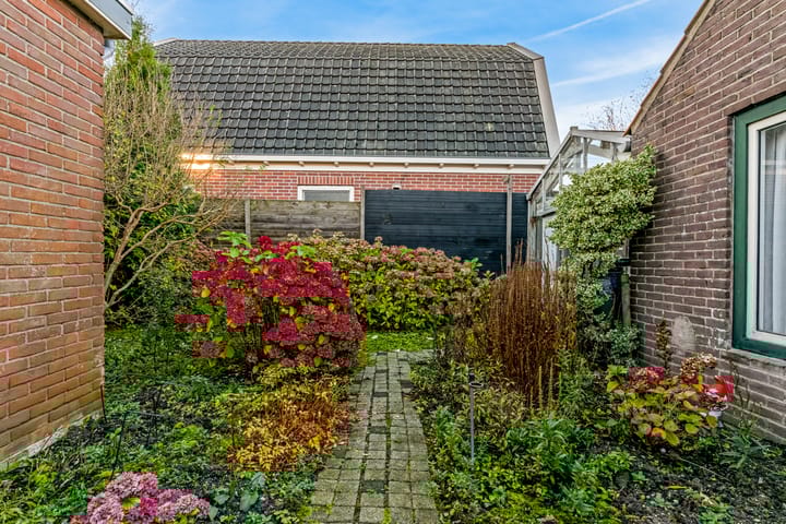 Foto 25 van van Velzenstraat 6