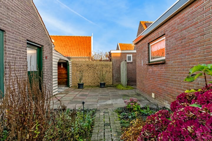 Foto 26 van van Velzenstraat 6