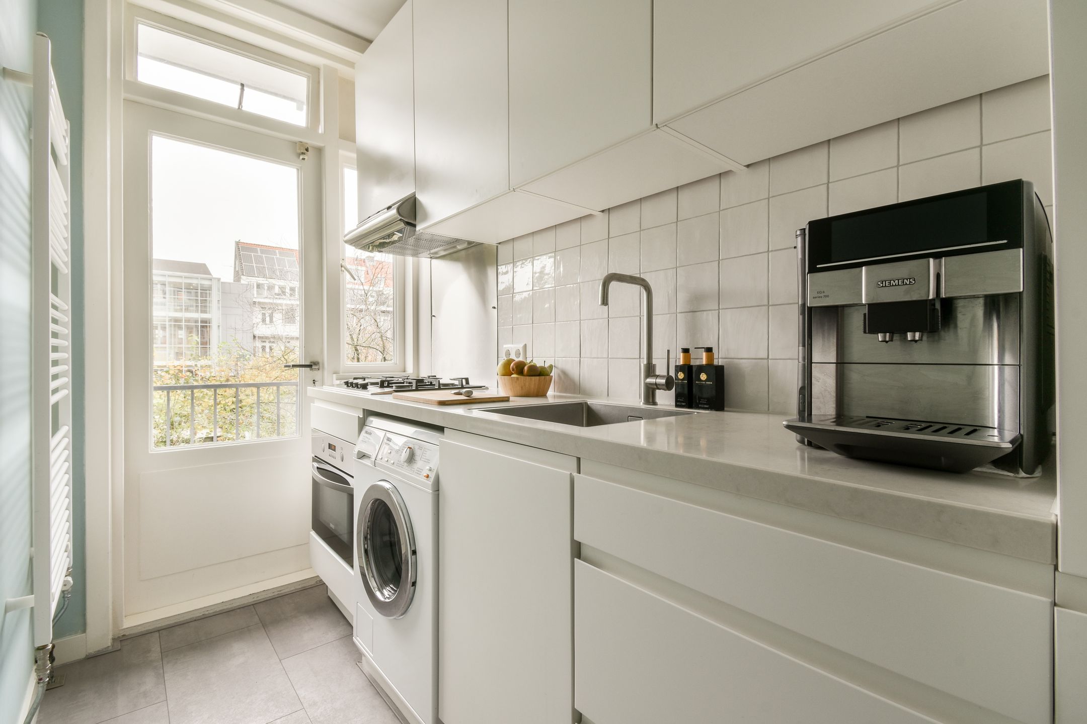 Photo 12 of Sassenheimstraat 58-1