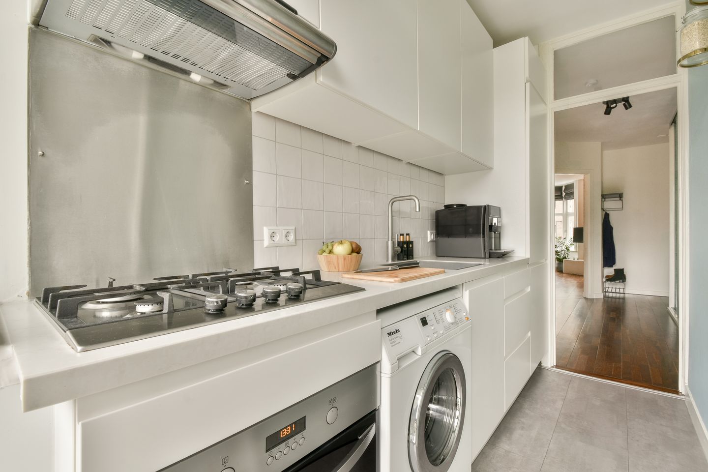 Photo 14 of Sassenheimstraat 58-1