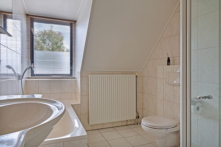 Foto 22 van Van Woerkomstraat 15