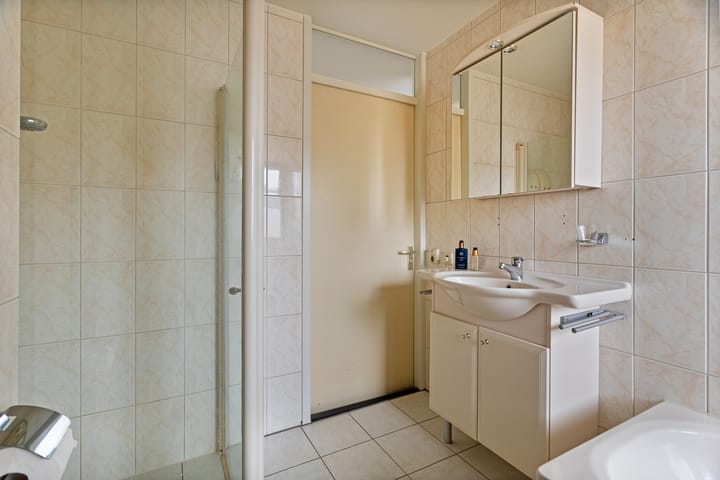 Foto 23 van Van Woerkomstraat 15