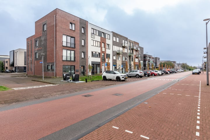 Bekijk foto 32 van Trojestraat 51