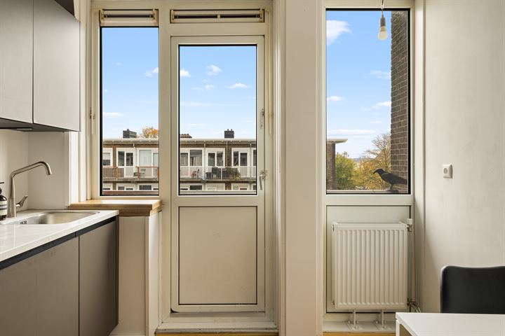 View photo 12 of Anna van Burenstraat 21-3