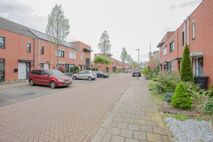 View photo 27 of Gijs van Aardennestraat 27