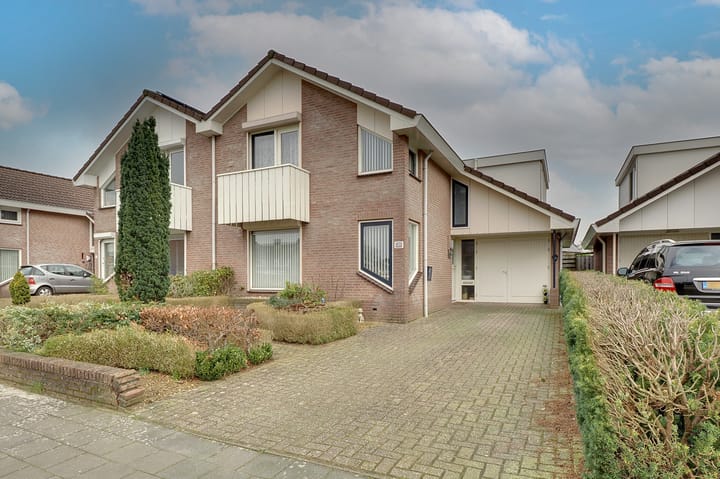 Foto 1 van van den Berghweg 9-A