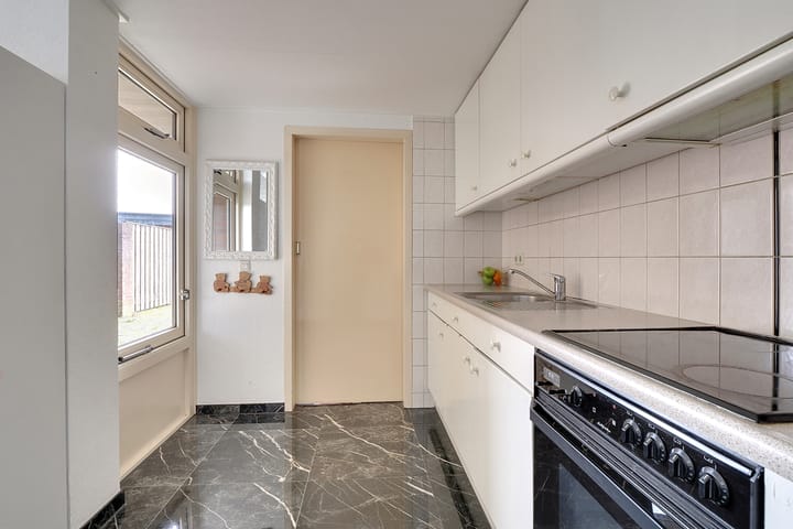 Foto 10 van van den Berghweg 9-A