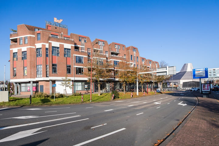 Bekijk foto 42 van Weverstedehof 72