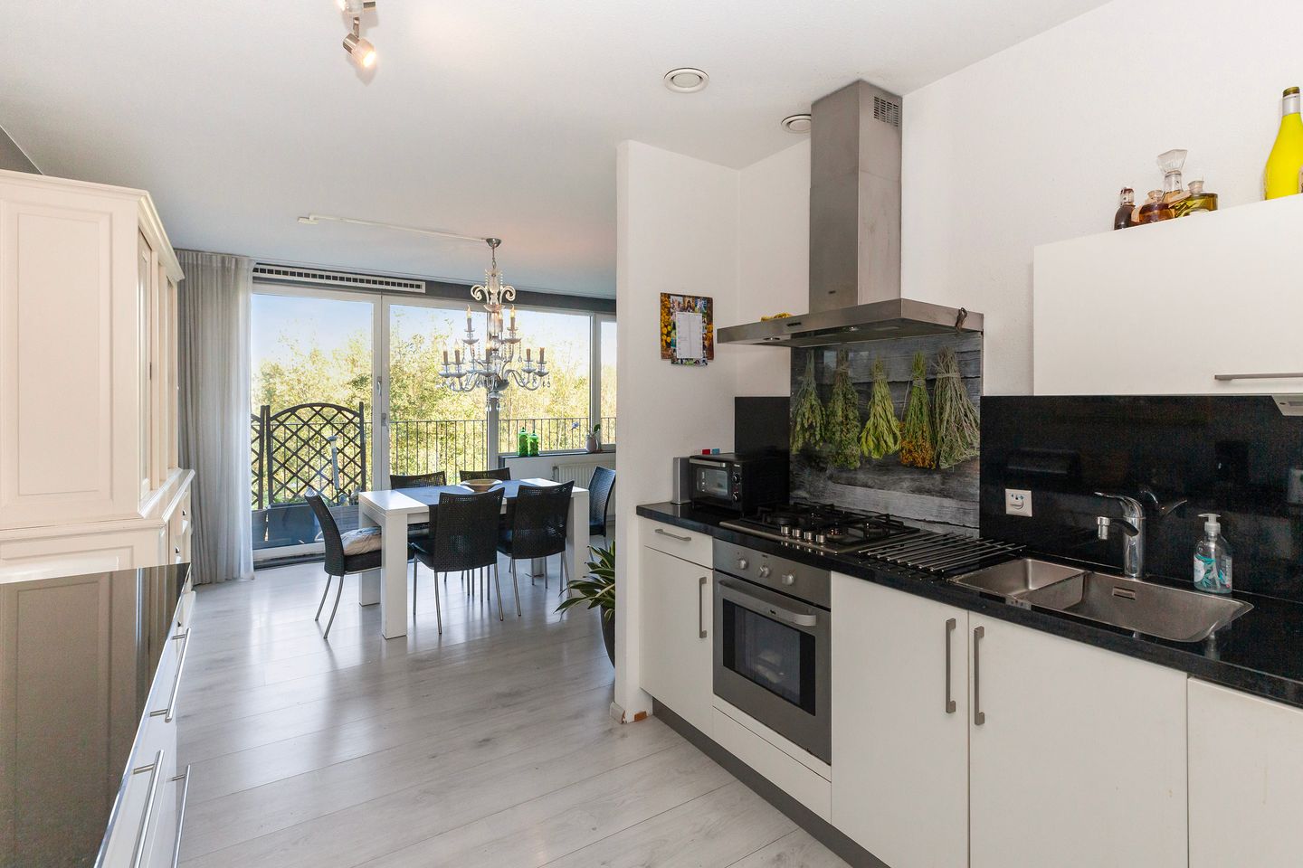 Photo 19 of Johan de Wittstraat 141