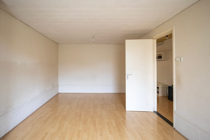 Photo 11 of Grotestraat 5-B