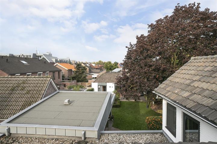 View photo 52 of Loevestraat 45