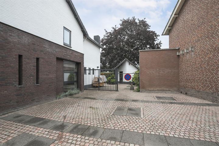 View photo 62 of Loevestraat 45