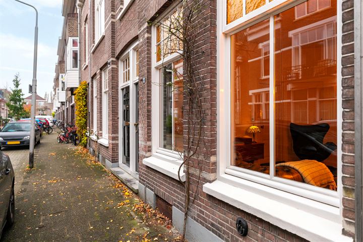 View photo 8 of Evertsenstraat 12