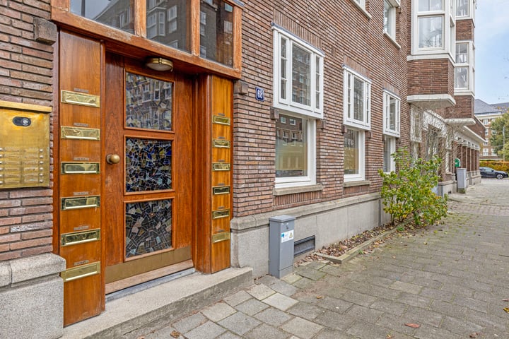 Bekijk foto 2 van Rubensstraat 68