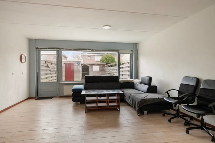 Photo 7 of Vogelwikke 42