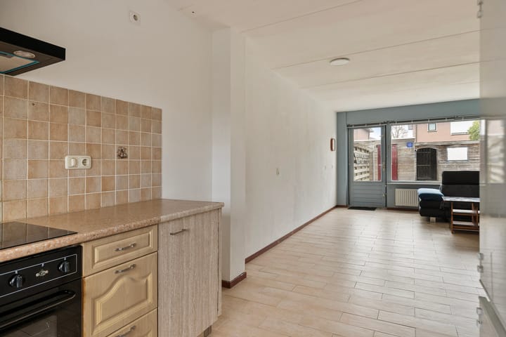 Photo 11 of Vogelwikke 42