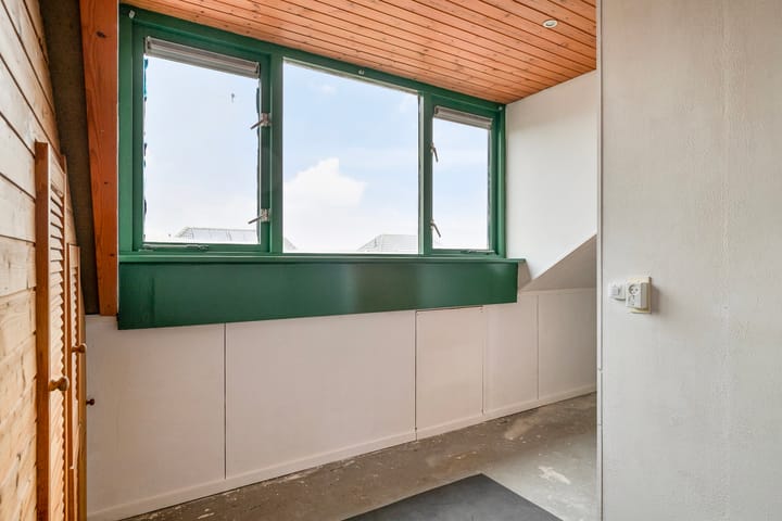 Photo 22 of Vogelwikke 42