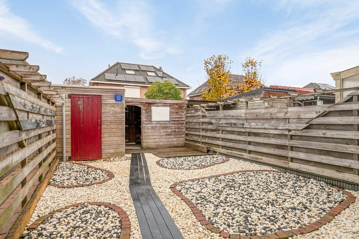 Photo 24 of Vogelwikke 42