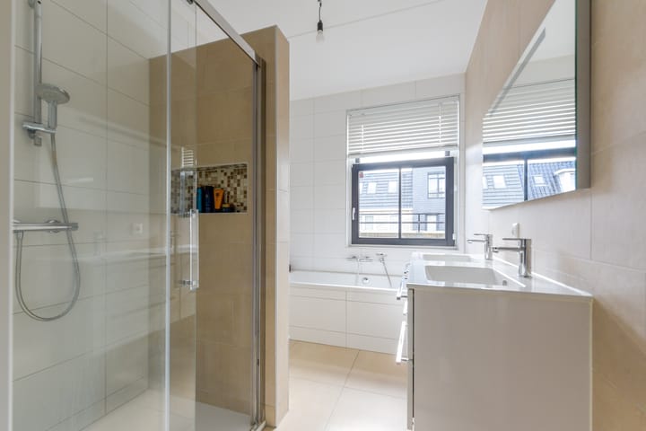 Foto 28 van Thomas Mannsingel 88