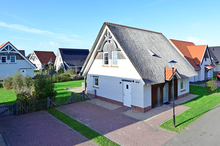 View photo 1 of Zeedijk 24-394