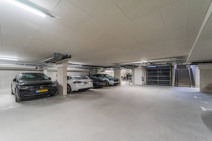 Photo 48 of Cola Debrotstraat 38