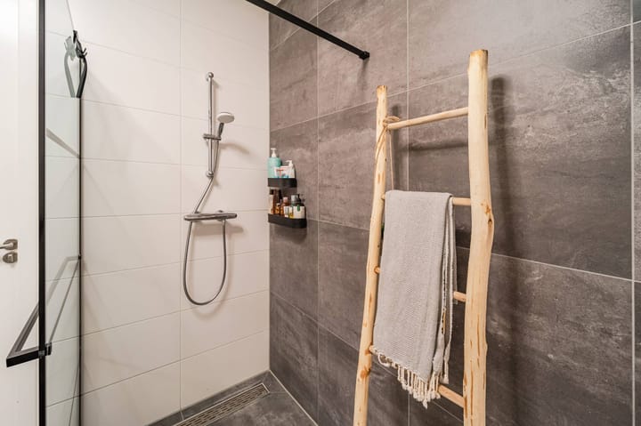 Photo 36 of Cola Debrotstraat 38