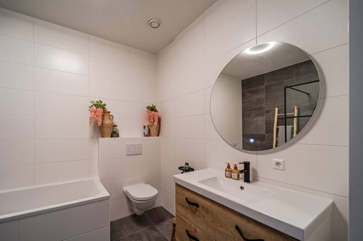 Photo 30 of Cola Debrotstraat 38